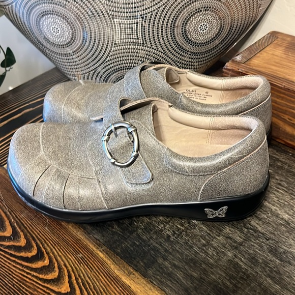 Alegria Silver Grey Buckle Shoes size 40 - Picture 2 of 10
